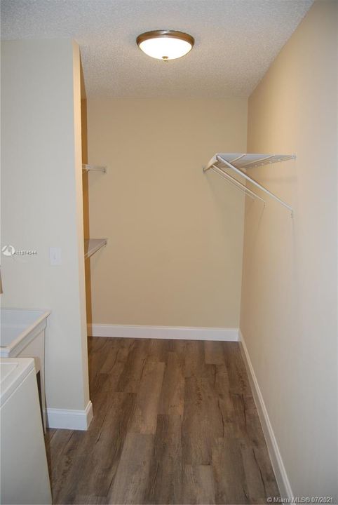 Recently Rented: $1,450 (1 beds, 1 baths, 711 Square Feet)