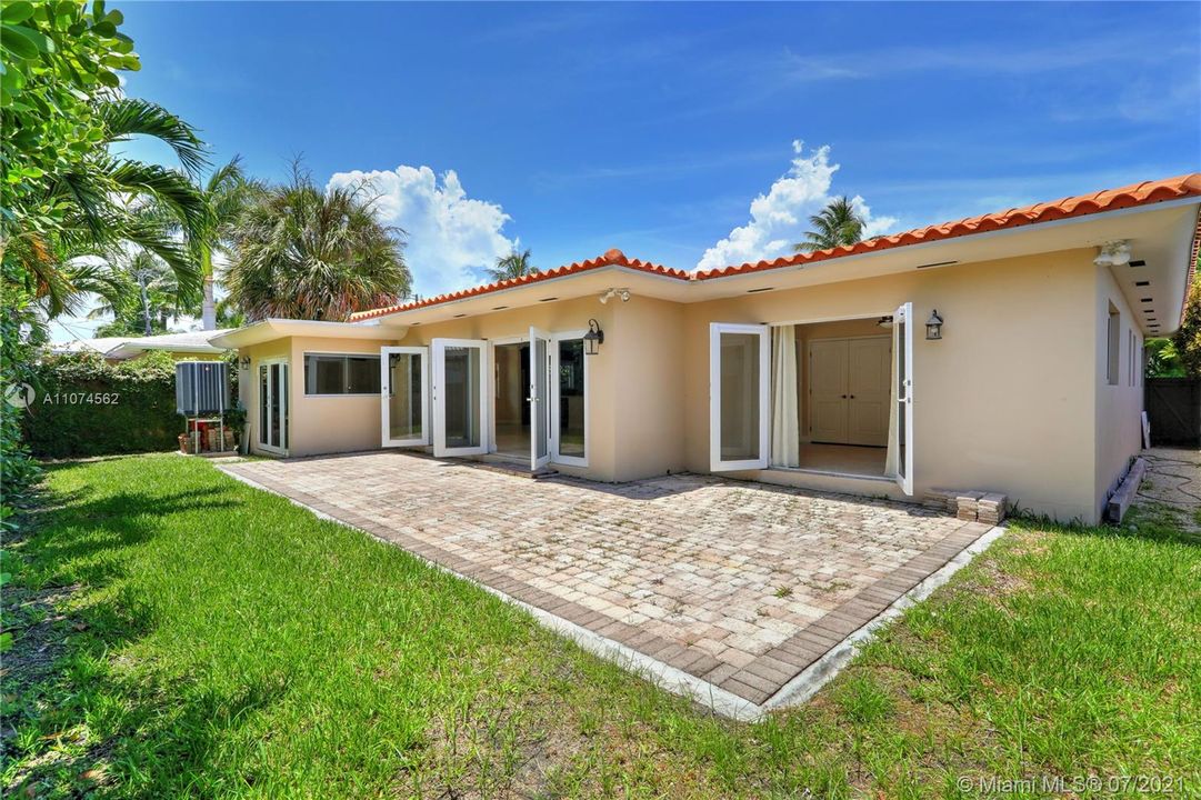 Recently Sold: $1,149,000 (3 beds, 3 baths, 2235 Square Feet)