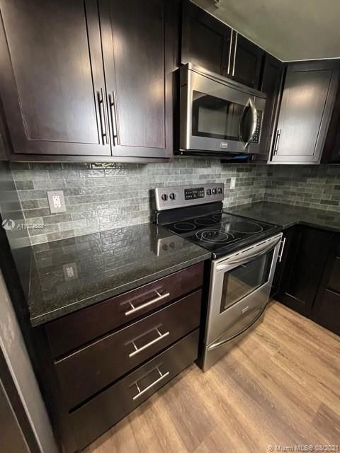 Recently Sold: $215,000 (2 beds, 2 baths, 1150 Square Feet)