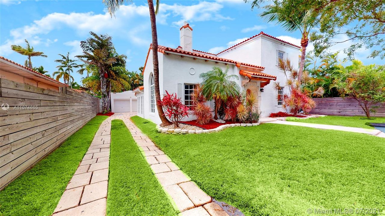 Recently Sold: $1,699,000 (4 beds, 4 baths, 2950 Square Feet)
