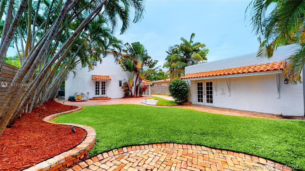 Recently Sold: $1,699,000 (4 beds, 4 baths, 2950 Square Feet)