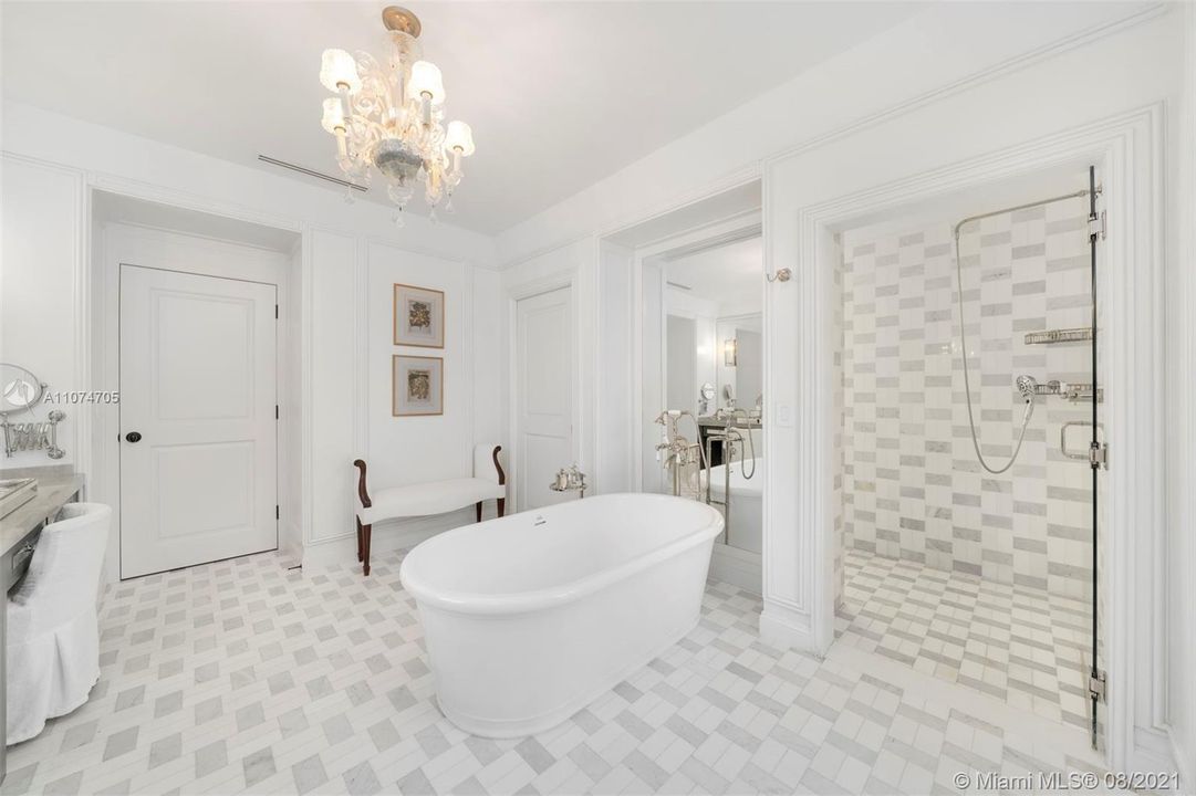 Недавно продано: $4,500,000 (4 спален, 4 ванн, 4731 Квадратных фут)