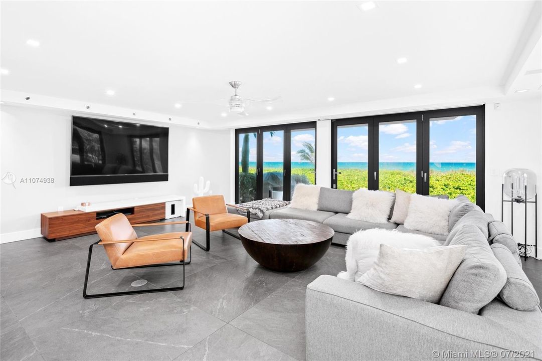Recently Sold: $2,950,000 (3 beds, 3 baths, 2677 Square Feet)