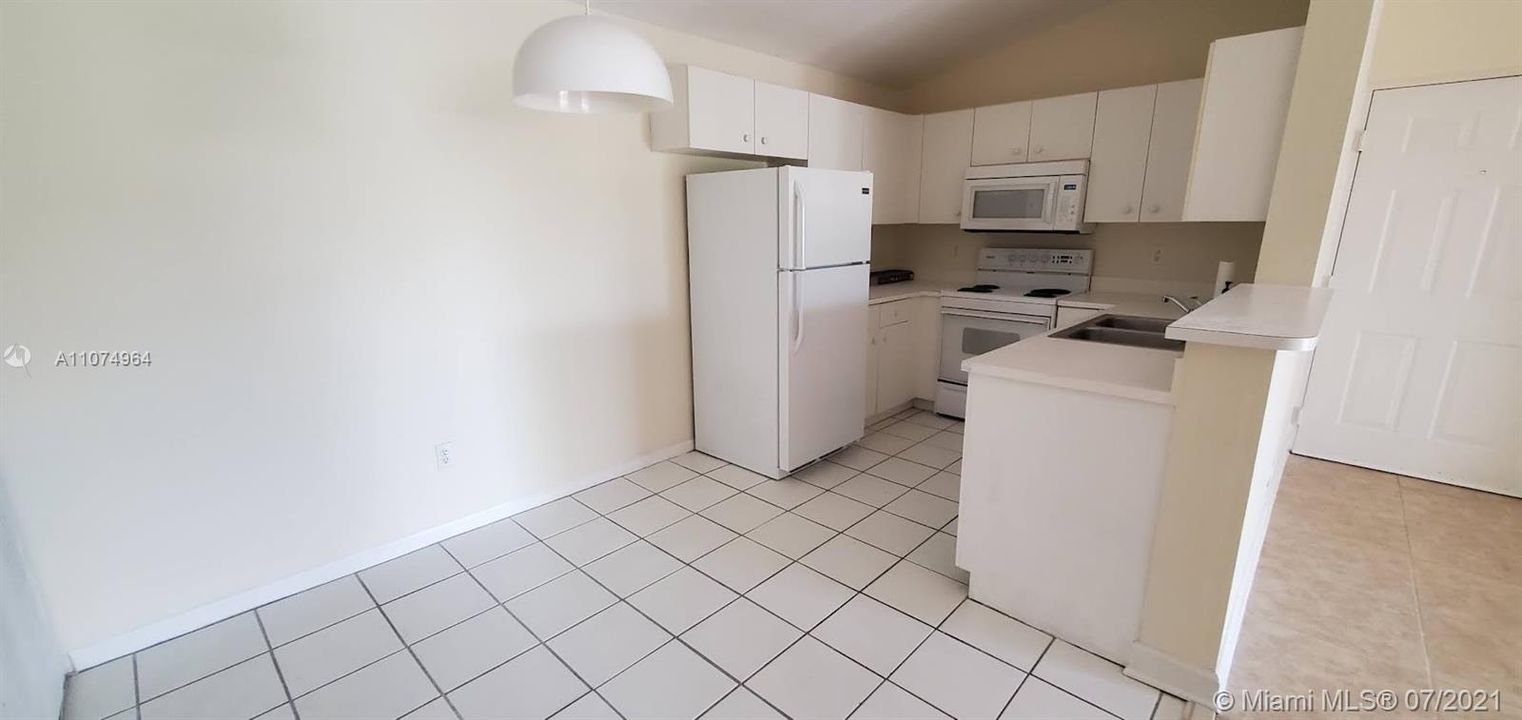 Recently Rented: $1,400 (1 beds, 1 baths, 846 Square Feet)