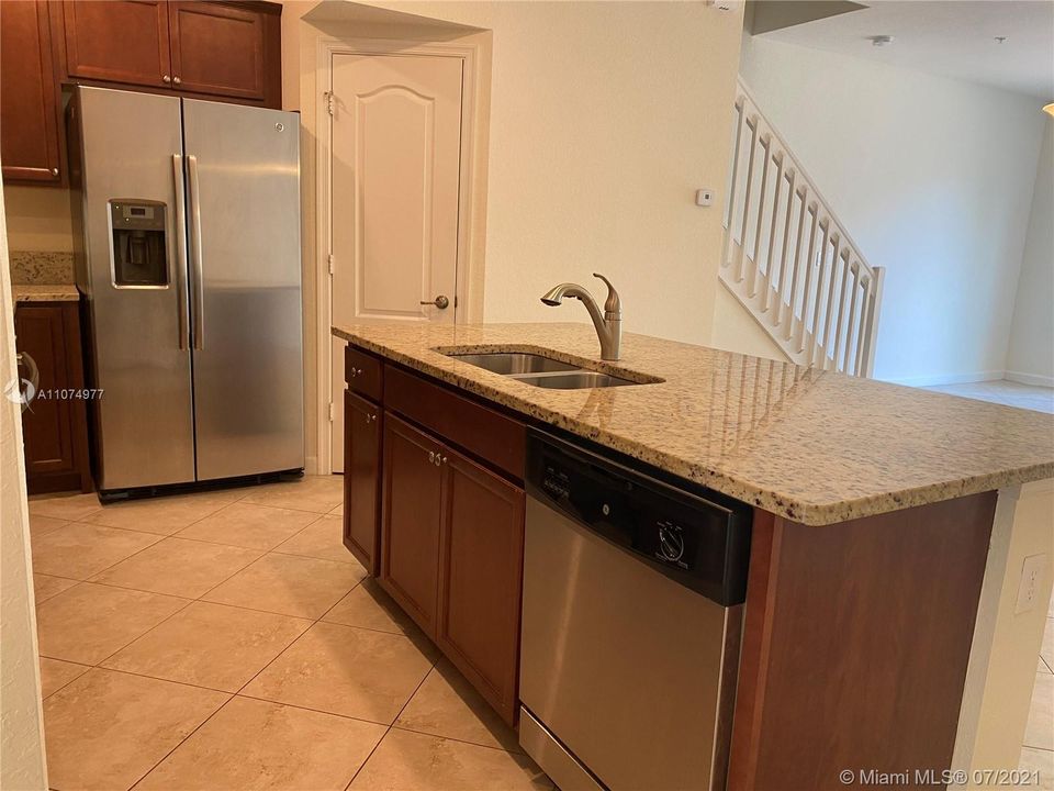 Recently Rented: $2,150 (3 beds, 2 baths, 1614 Square Feet)