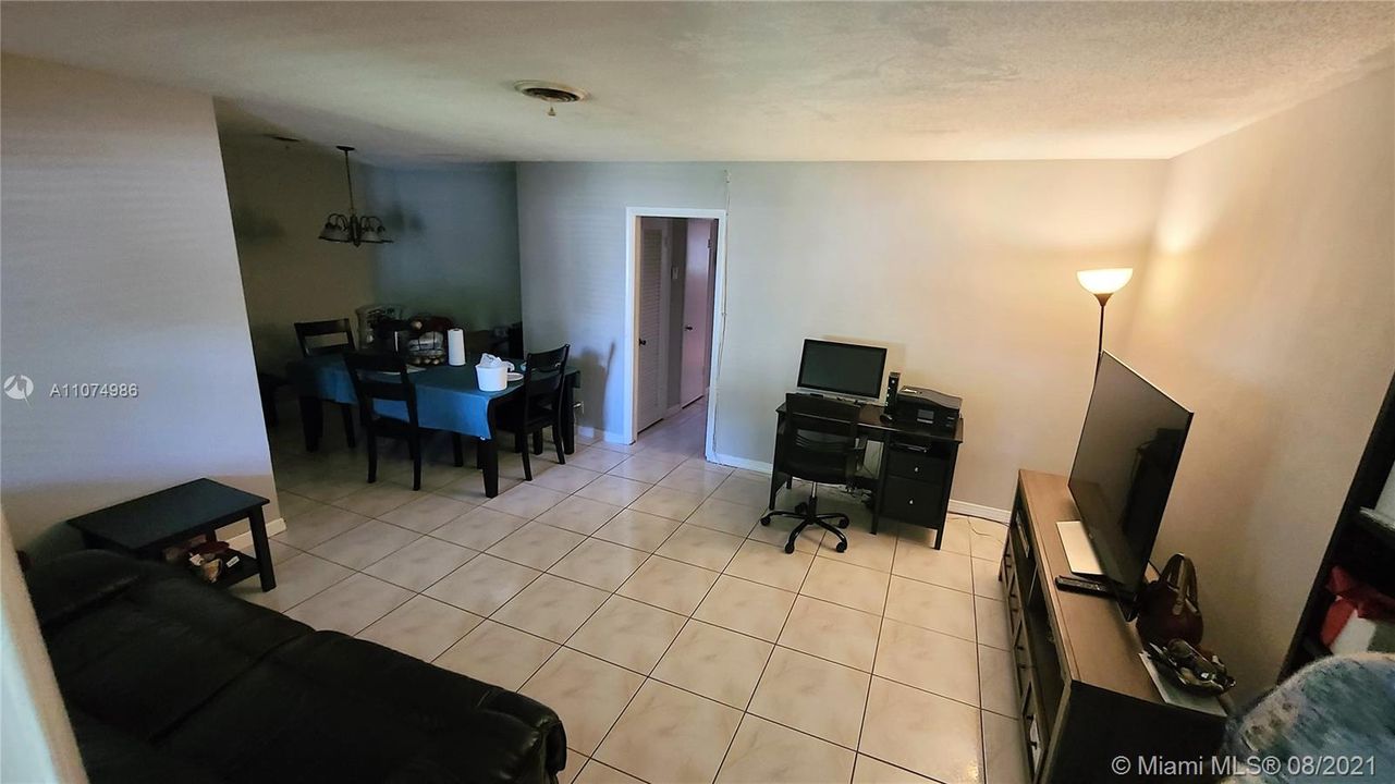 Recently Sold: $160,000 (2 beds, 1 baths, 960 Square Feet)
