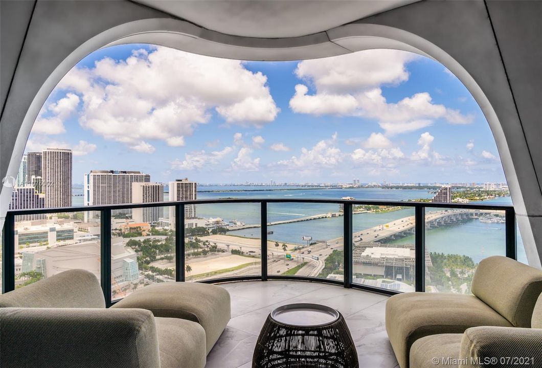 Recently Sold: $6,599,000 (4 beds, 5 baths, 4600 Square Feet)