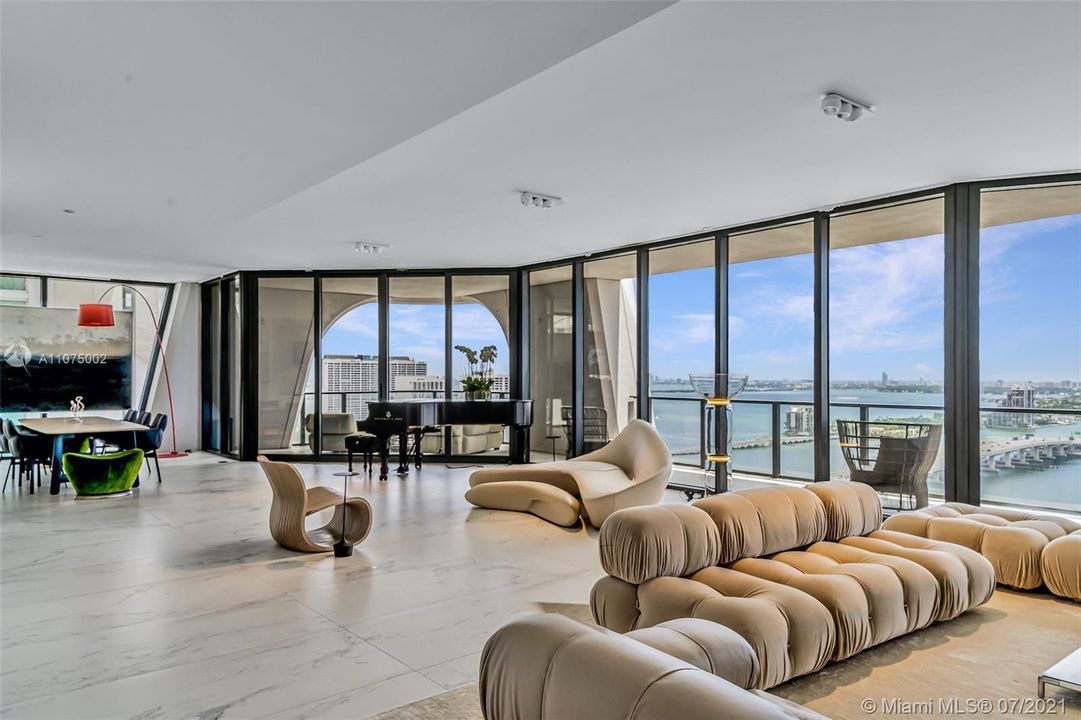 Recently Sold: $6,599,000 (4 beds, 5 baths, 4600 Square Feet)
