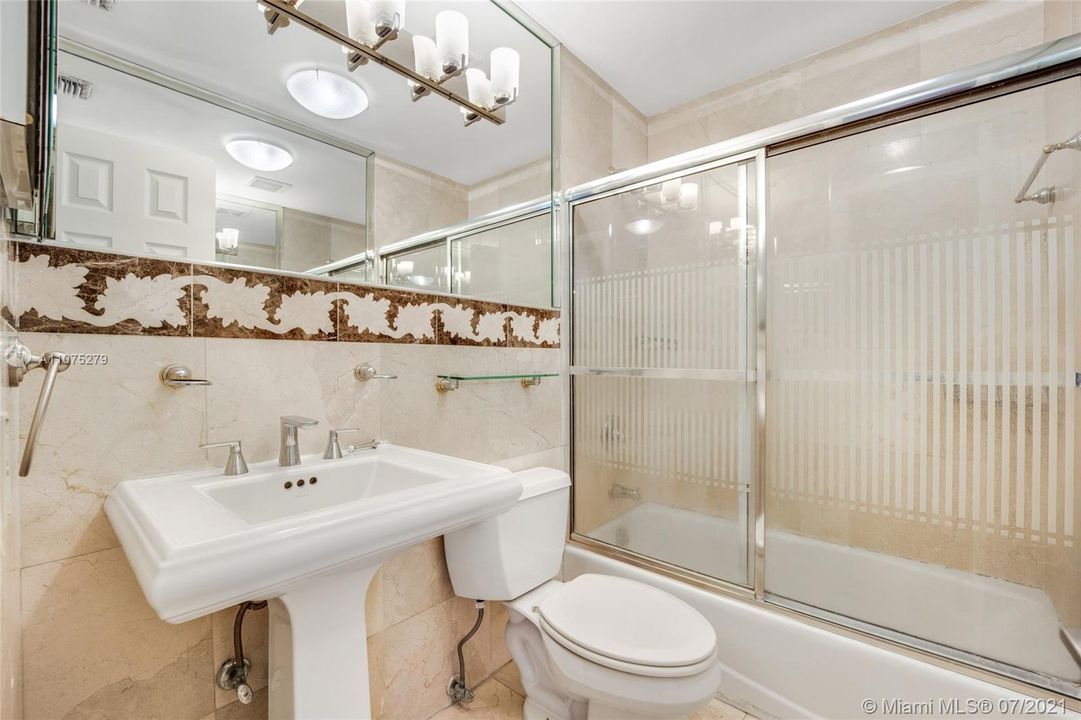 Недавно продано: $1,200,000 (5 спален, 4 ванн, 1597 Квадратных фут)