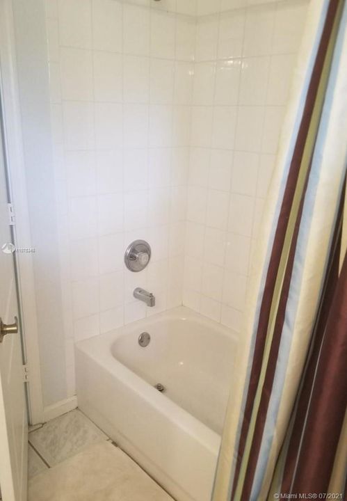 最近租的: $800 (1 贝兹, 1 浴室, 2449 平方英尺)