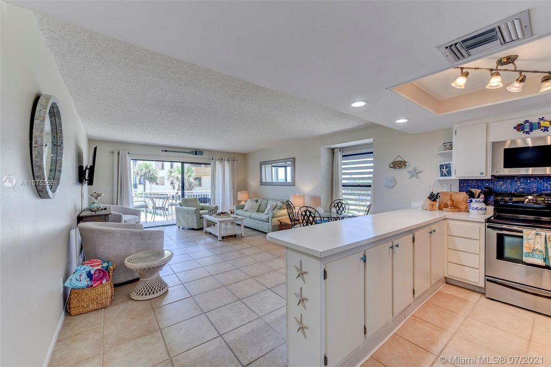 Recently Sold: $599,000 (2 beds, 2 baths, 975 Square Feet)