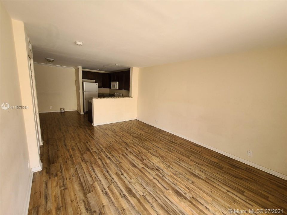 Recently Sold: $144,900 (2 beds, 1 baths, 752 Square Feet)