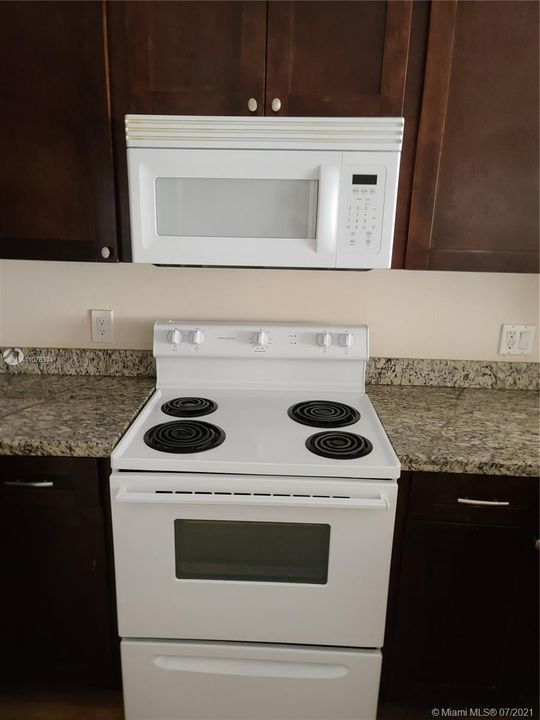 Recently Sold: $144,900 (2 beds, 1 baths, 752 Square Feet)