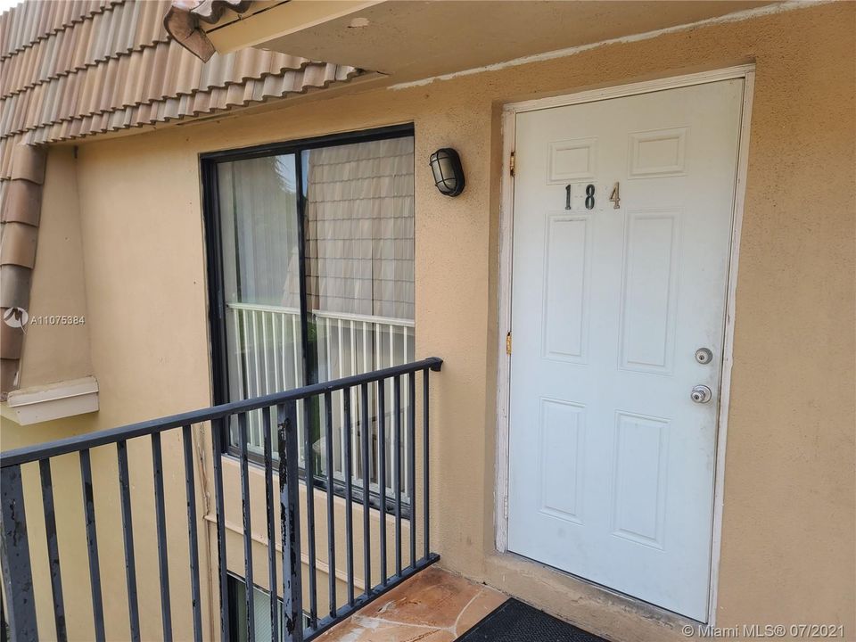 Recently Sold: $144,900 (2 beds, 1 baths, 752 Square Feet)
