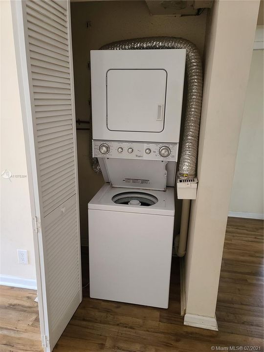 Recently Sold: $144,900 (2 beds, 1 baths, 752 Square Feet)