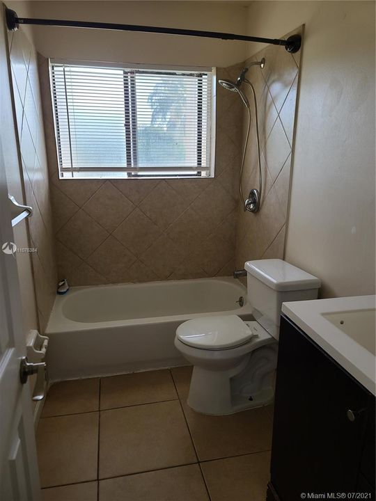 Recently Sold: $144,900 (2 beds, 1 baths, 752 Square Feet)