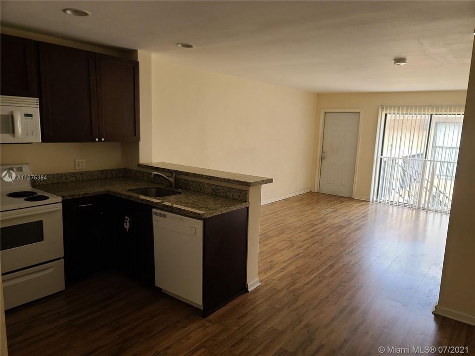 Recently Sold: $144,900 (2 beds, 1 baths, 752 Square Feet)