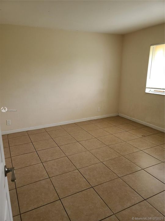 Recently Sold: $144,900 (2 beds, 1 baths, 752 Square Feet)