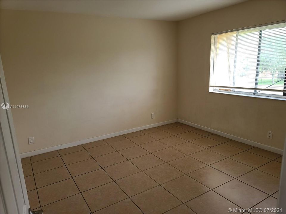 Recently Sold: $144,900 (2 beds, 1 baths, 752 Square Feet)