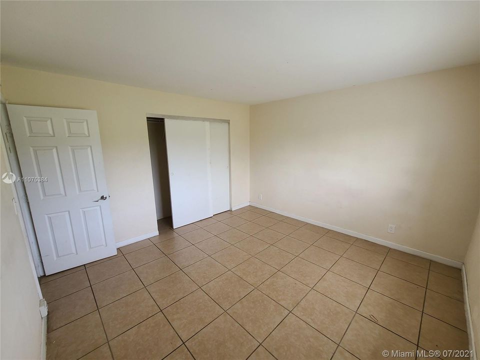 Recently Sold: $144,900 (2 beds, 1 baths, 752 Square Feet)