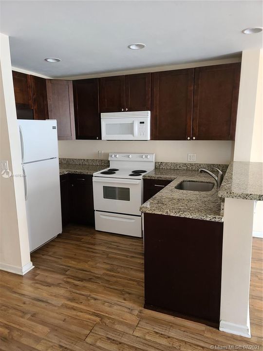 Recently Sold: $144,900 (2 beds, 1 baths, 752 Square Feet)