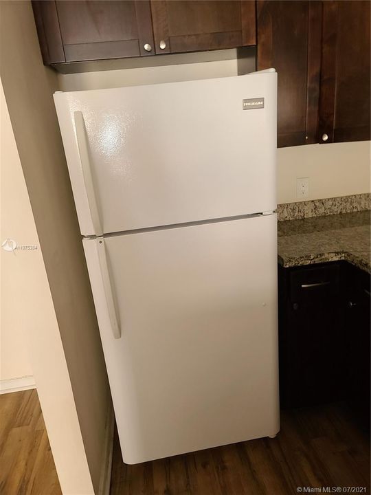 Recently Sold: $144,900 (2 beds, 1 baths, 752 Square Feet)