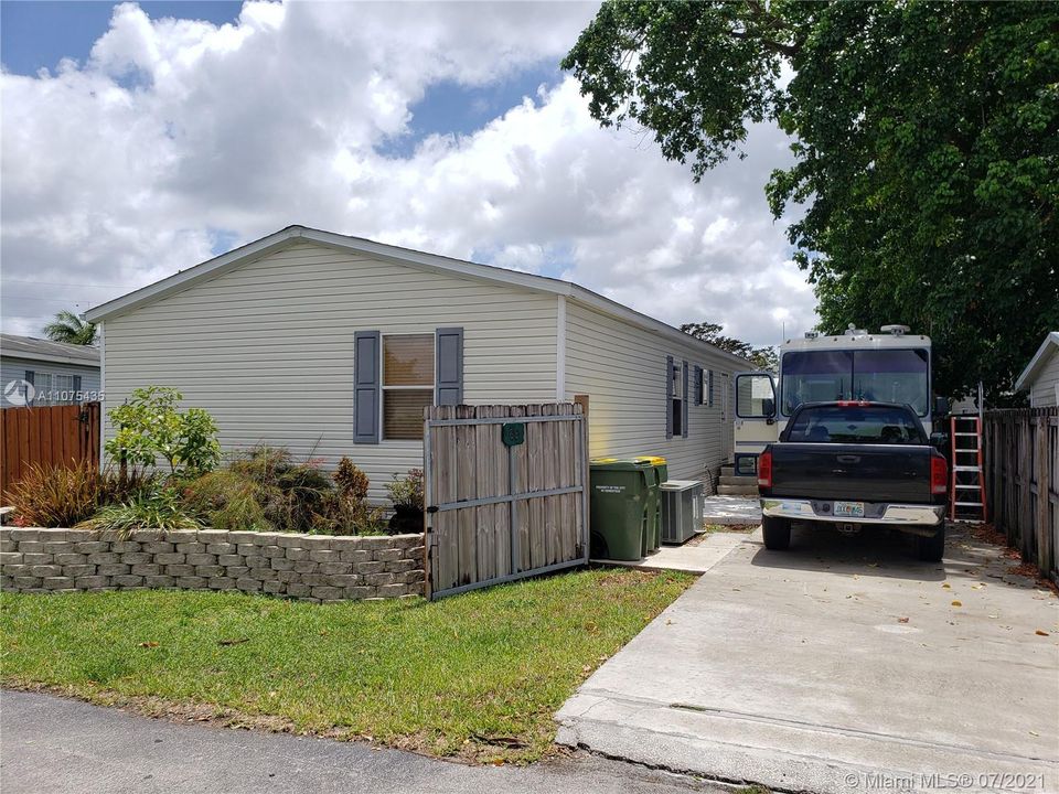 Recently Sold: $139,900 (3 beds, 2 baths, 1152 Square Feet)
