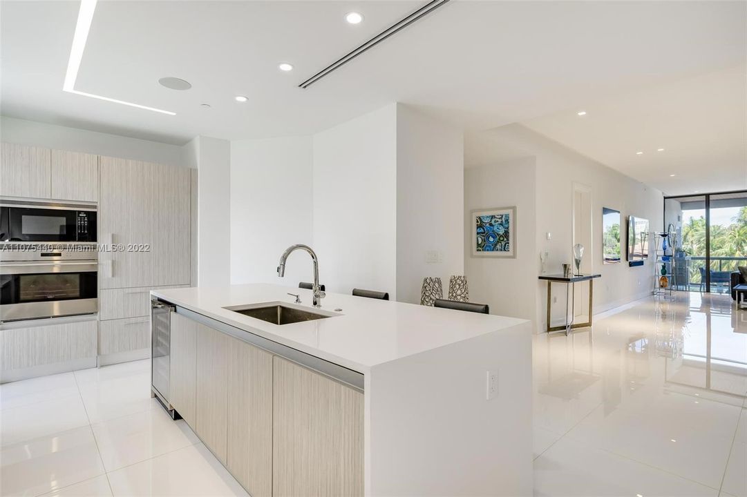 Recently Sold: $1,817,500 (3 beds, 2 baths, 2590 Square Feet)