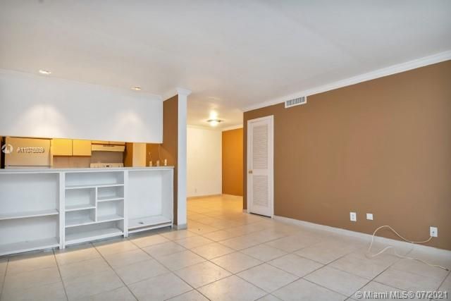 Recently Rented: $1,300 (1 beds, 1 baths, 745 Square Feet)