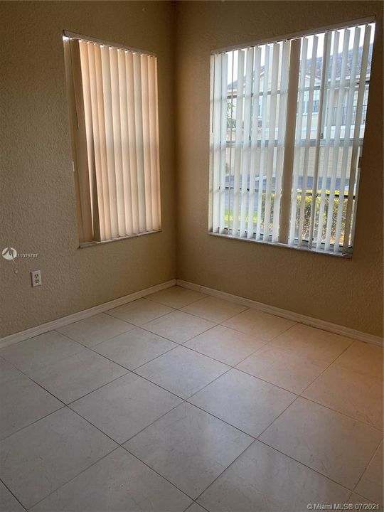 Recently Rented: $2,000 (3 beds, 2 baths, 1480 Square Feet)