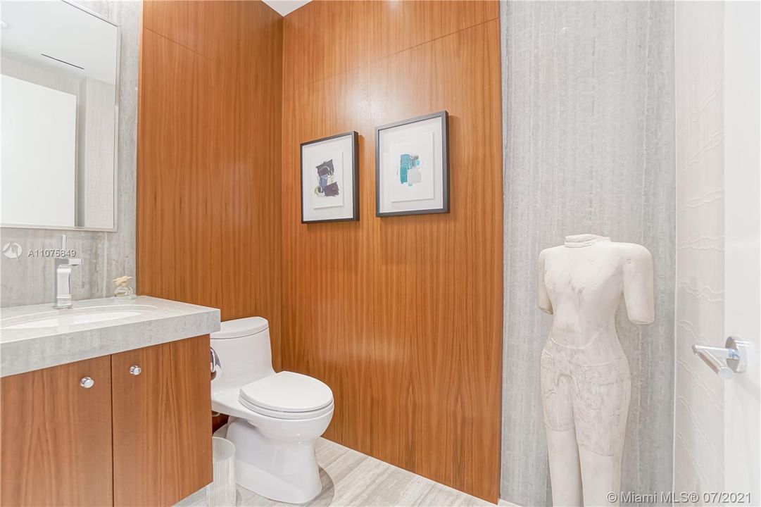 最近售出: $3,195,000 (4 贝兹, 4 浴室, 2631 平方英尺)