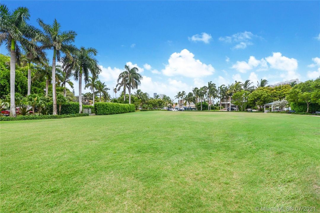 Recently Sold: $4,750,000 (5 beds, 4 baths, 4162 Square Feet)