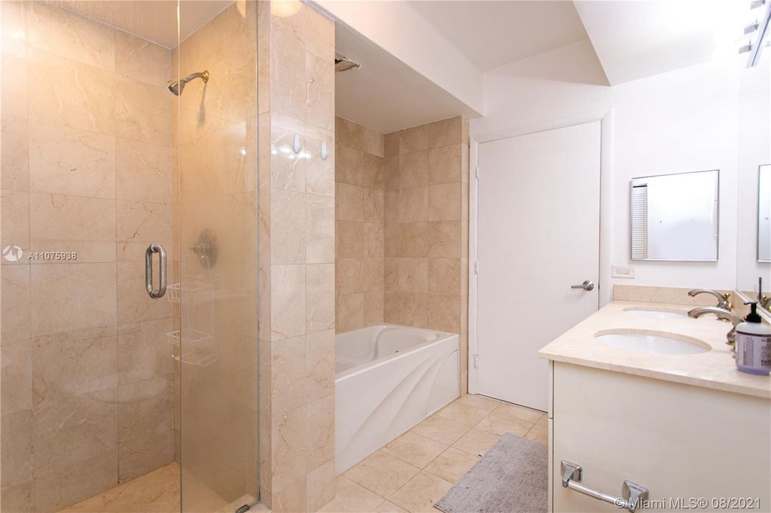 最近租的: $3,500 (1 贝兹, 1 浴室, 808 平方英尺)