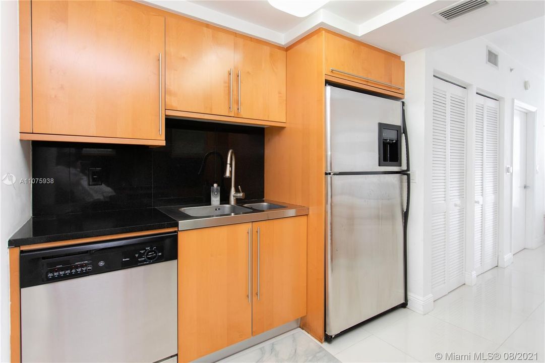 Recently Rented: $3,500 (1 beds, 1 baths, 808 Square Feet)