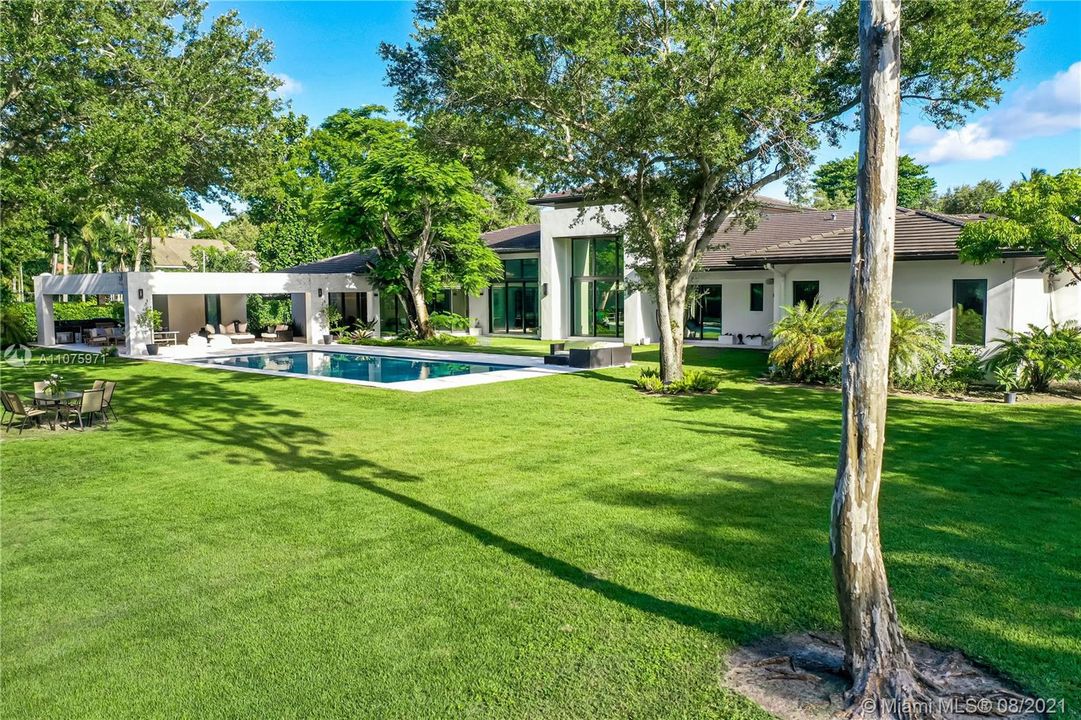 Recently Sold: $10,498,000 (7 beds, 8 baths, 7868 Square Feet)