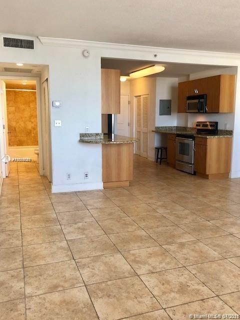 Recently Rented: $1,450 (0 beds, 1 baths, 594 Square Feet)