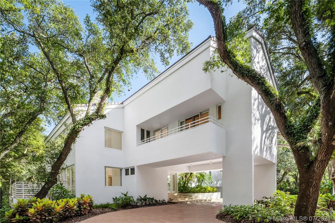 Recently Sold: $4,995,000 (5 beds, 6 baths, 5297 Square Feet)