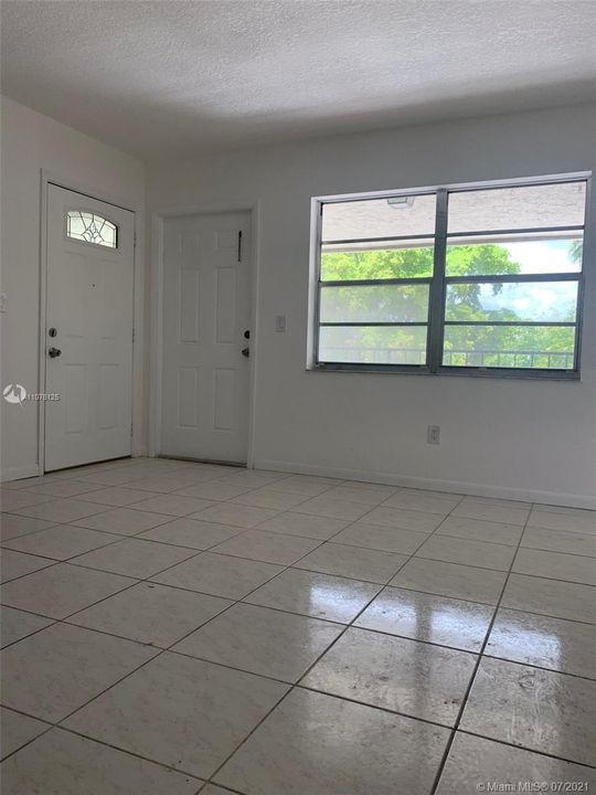 Recently Rented: $2,150 (3 beds, 2 baths, 1028 Square Feet)