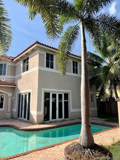Recently Sold: $884,000 (6 beds, 5 baths, 3234 Square Feet)