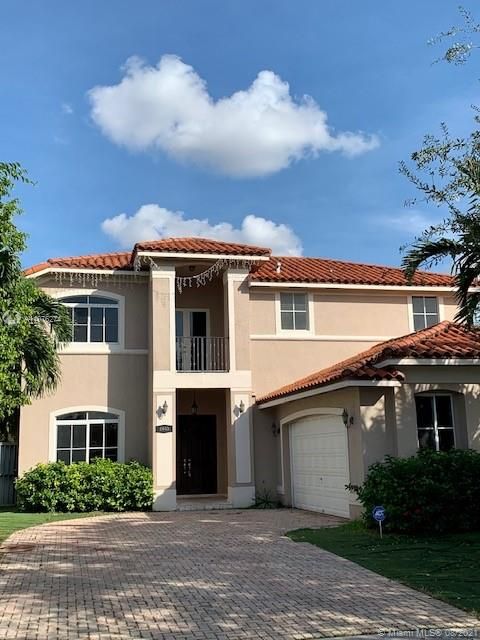 Recently Sold: $884,000 (6 beds, 5 baths, 3234 Square Feet)