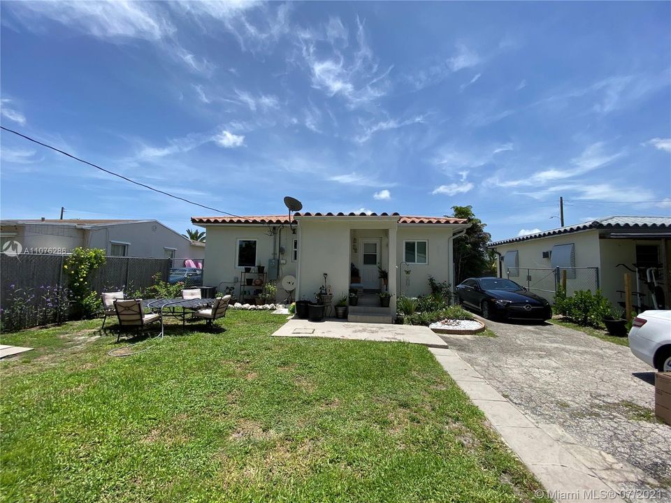 Recently Sold: $309,933 (2 beds, 1 baths, 961 Square Feet)