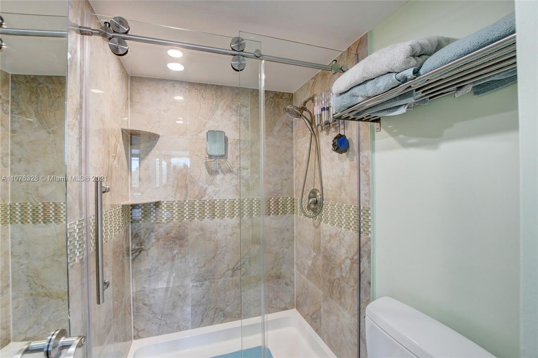 最近售出: $415,000 (3 贝兹, 2 浴室, 1582 平方英尺)
