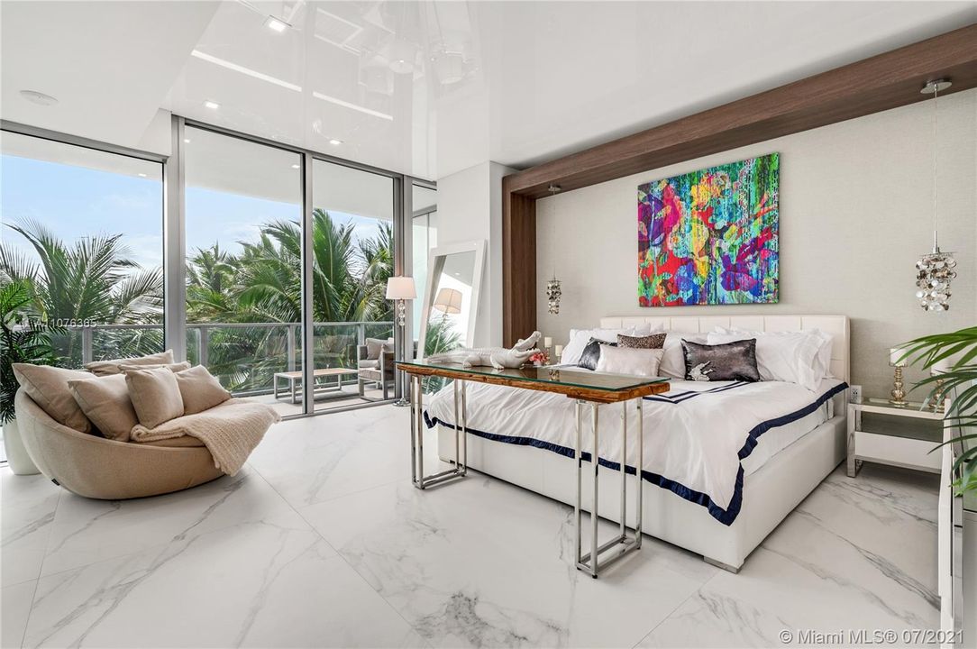 Recently Sold: $3,569,000 (3 beds, 3 baths, 2787 Square Feet)