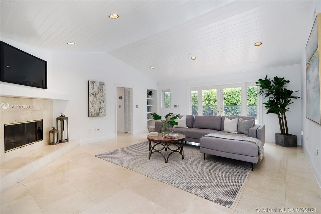 Recently Sold: $1,500,000 (4 beds, 3 baths, 2266 Square Feet)
