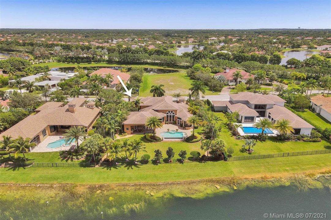 Recently Sold: $2,300,000 (5 beds, 6 baths, 4872 Square Feet)