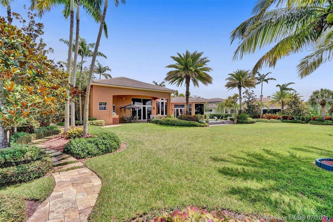 Recently Sold: $2,300,000 (5 beds, 6 baths, 4872 Square Feet)