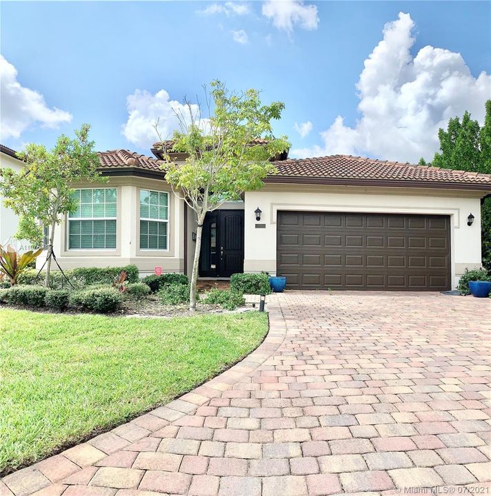 Recently Sold: $599,000 (3 beds, 2 baths, 2336 Square Feet)