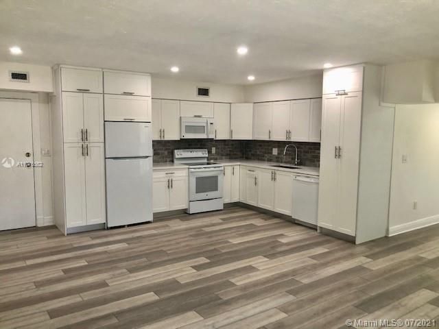 Recently Rented: $2,450 (1 beds, 1 baths, 510 Square Feet)