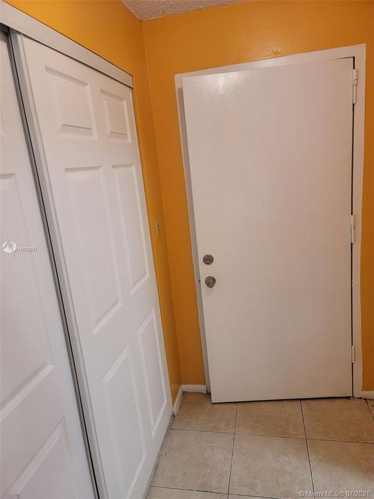 最近租的: $1,200 (1 贝兹, 1 浴室, 850 平方英尺)