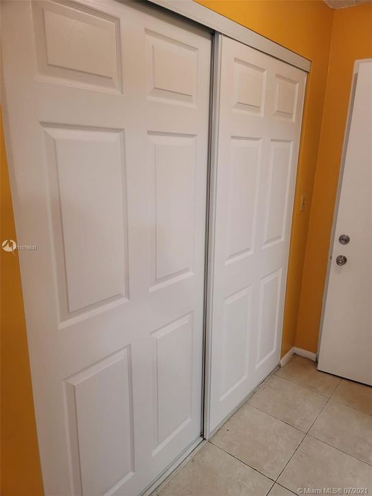 最近租的: $1,200 (1 贝兹, 1 浴室, 850 平方英尺)